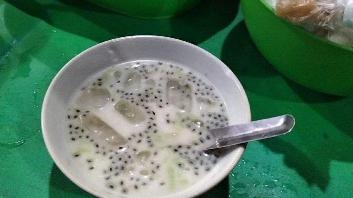 REKOMENDASI KULINER LEZAT: Hidangan Dawet di Kedai Dawet Telasih Bu Dermi Pasar Gede Solo, Minggu (13/3/2022)