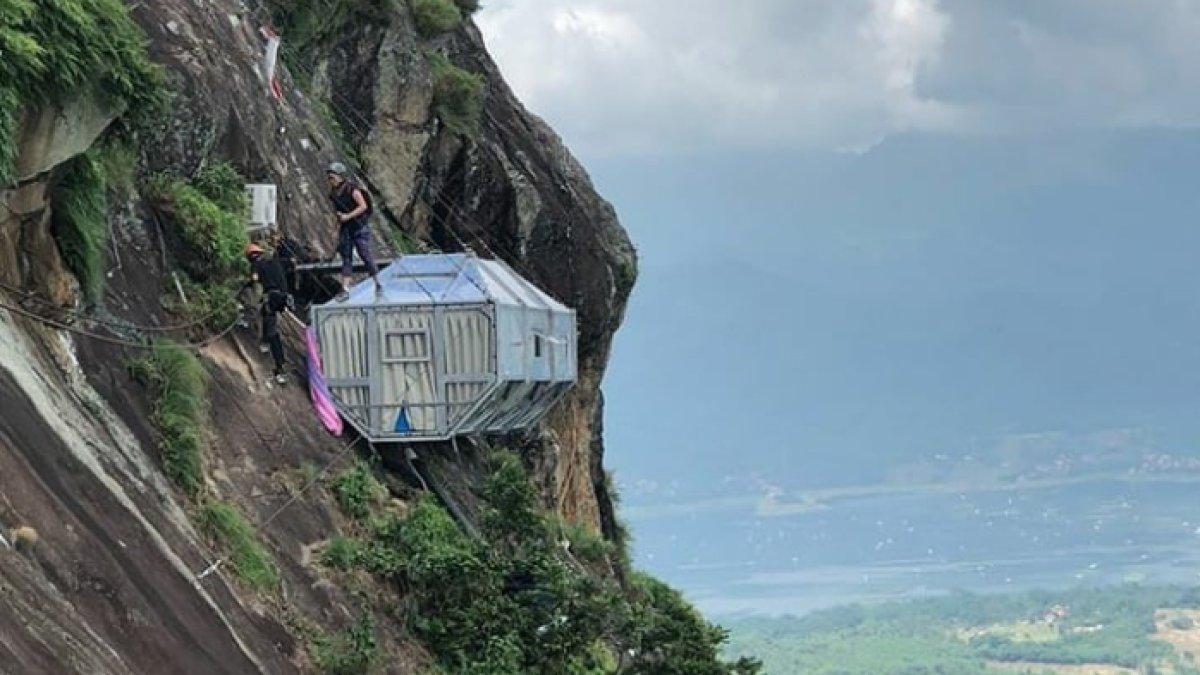 HOTEL TERBENGKALAI - Potret Hotel Gantung Purwakarta diambil dari Instagram pada Selasa (11/3/2025). Hotel Gantung Purwakarta atau Skylodge Padjajaran Anyar tak lagi beroperasi.