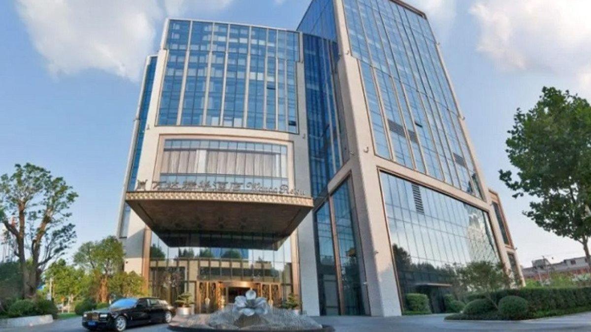 Hotel bintang tujuh yang dibeli Sukanto Tanoto