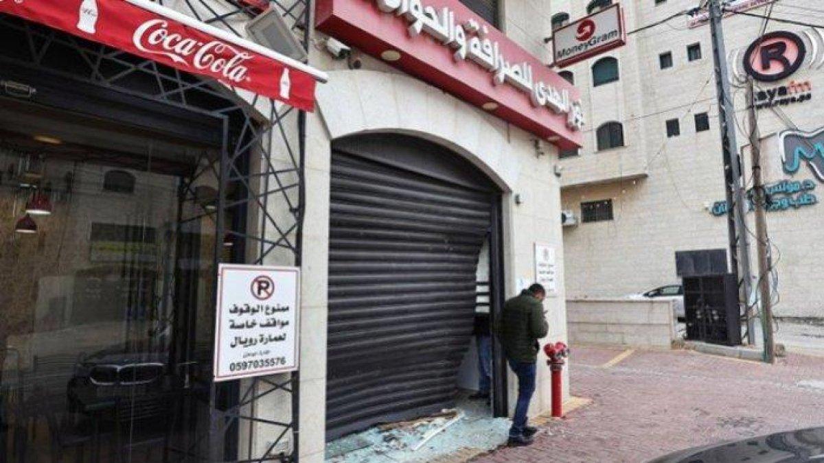 Dari tempat penukaran uang di Tepi Barat, IDF menyita dana miliaran, yang diduga digunakan untuk membiayani perlawanan kelompok militan Palestina