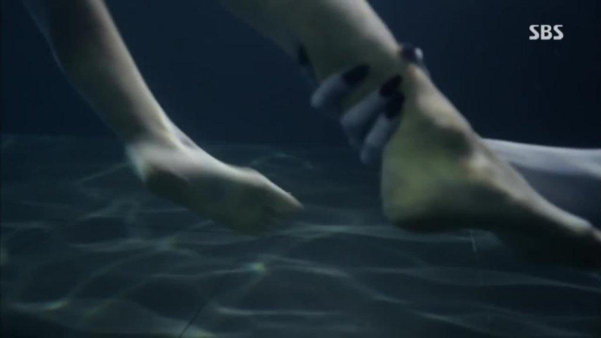 ILUSTRASI Wanita kapok liburan ke Bangkok karena kakinya berulang kali ditarik oleh makhluk halus,