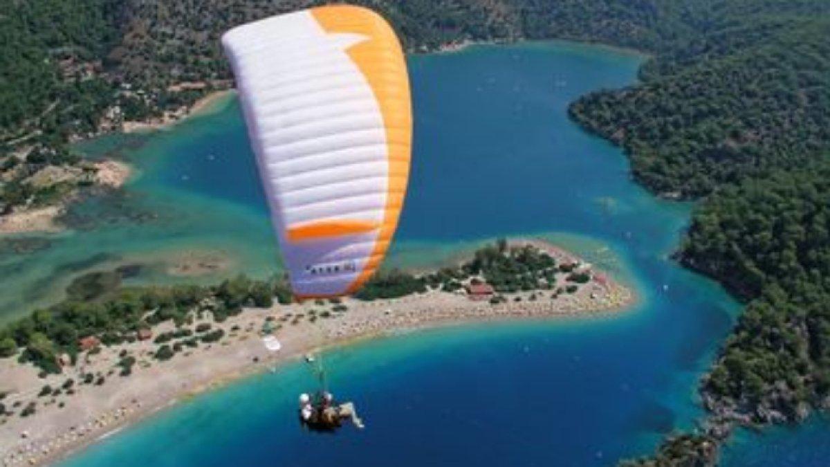 ILUSTRASI paragliding