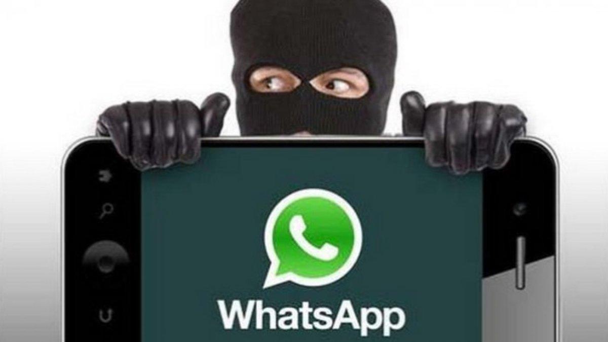 ILUSTRASI penipuan via WhatsApp