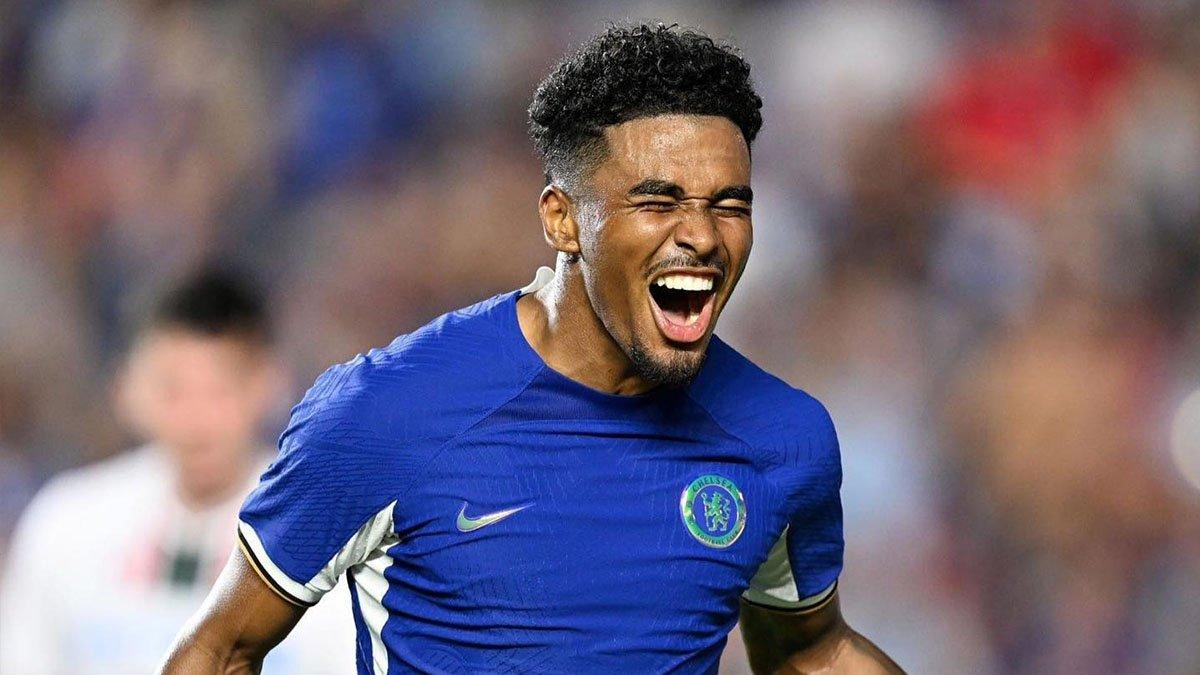 Ian Maatsen  pindah ke Aston Villa