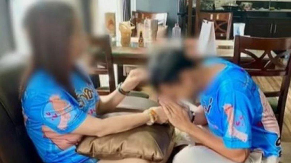 Ibu angkat dan suami Amm.