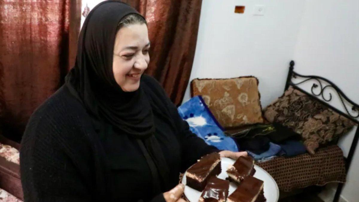 Ibu di Gaza tak sabar menyambut anaknya dibebaskan dari sandera Israel, sudah bikinkan kue favorit putranya.