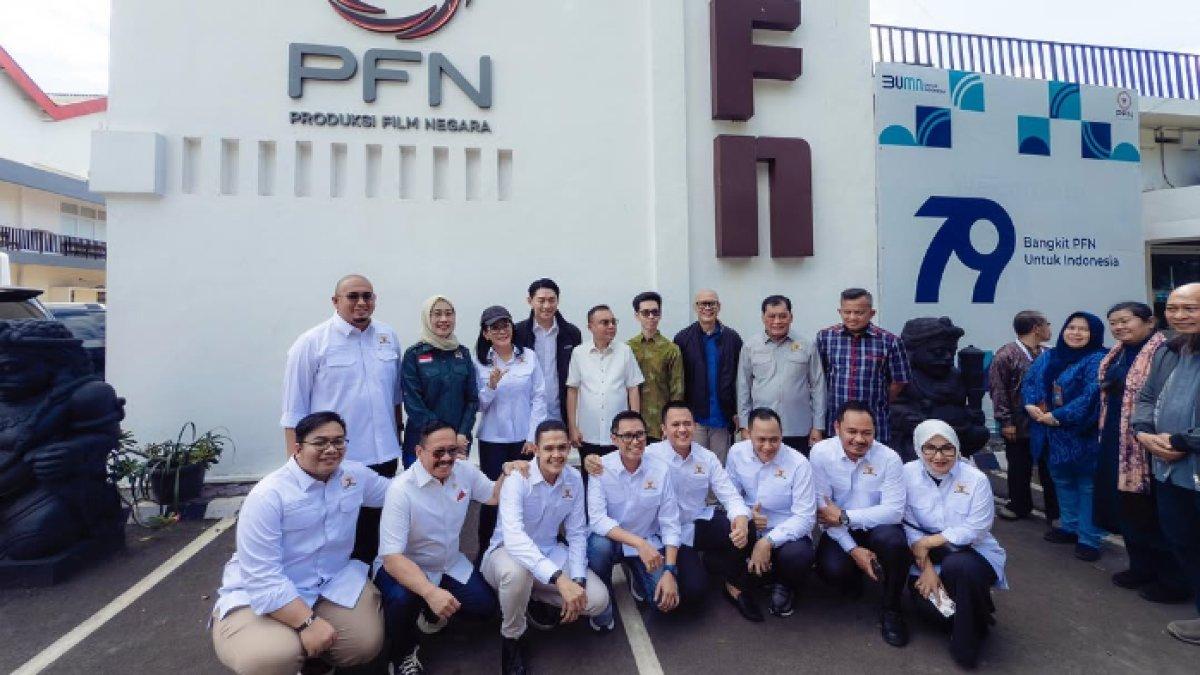 KANTOR PT PFN - Potret Ifan Seventeen saat kantor PT PFN disidak anggota DPR, diambil dari Instagram pada Sabtu (15/3/2025). Ifan Seventeen sempat telat 40 menit.
