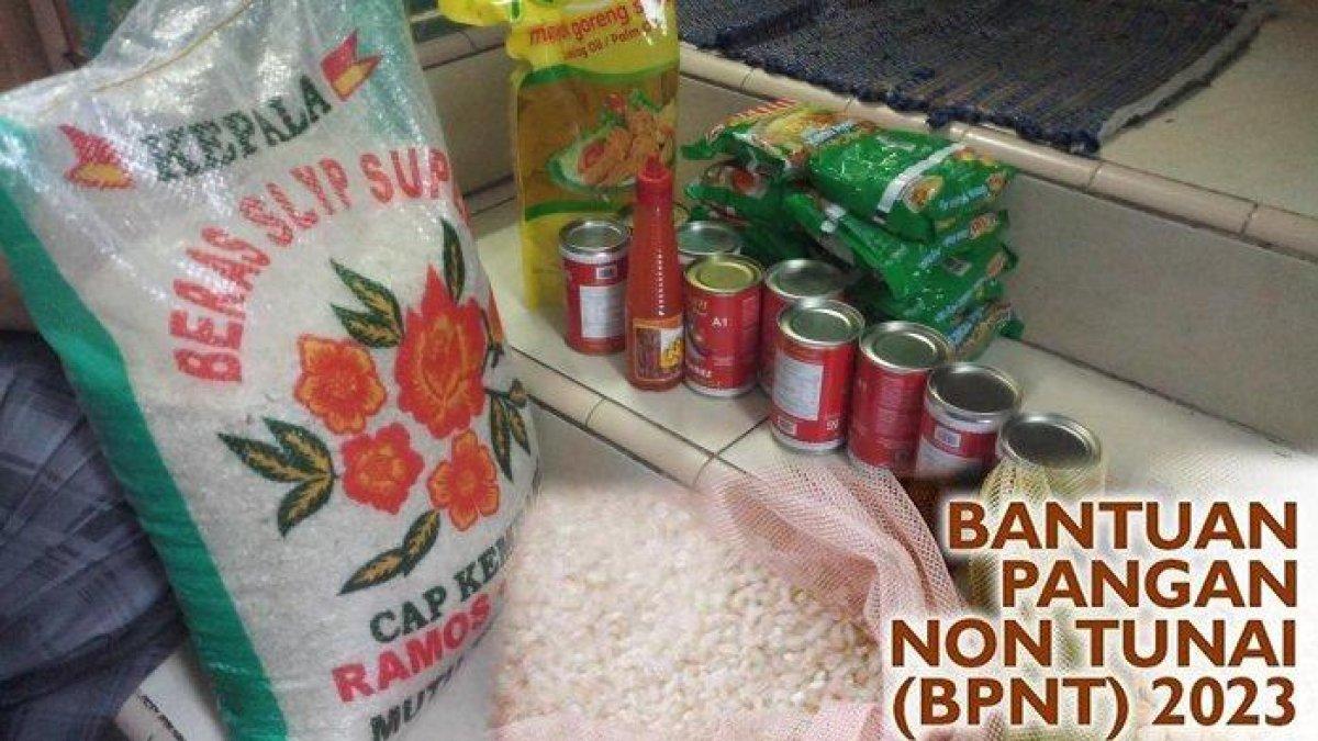 Bansos BPNT Sembako yang diterima KPM setiap bulan dengan kompensasi uang tunai Rp 200 ribu.