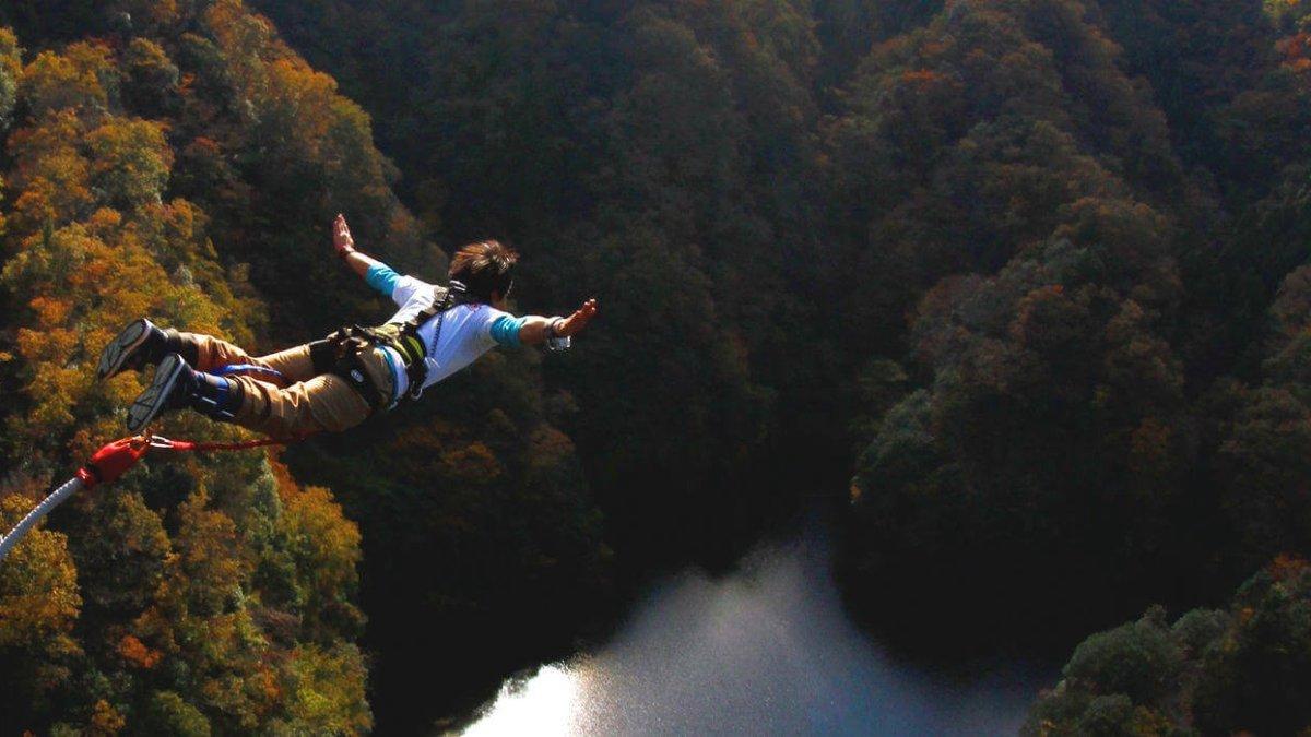 Ilustrasi Bungee Jump