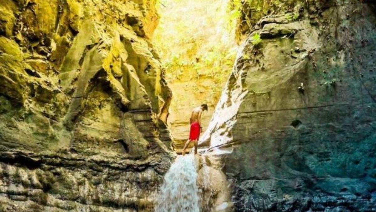 WISATA AIR KLATEN - Ilustrasi air terjun indah yang berada di perbatasan Gunungkidul dan Klaten.