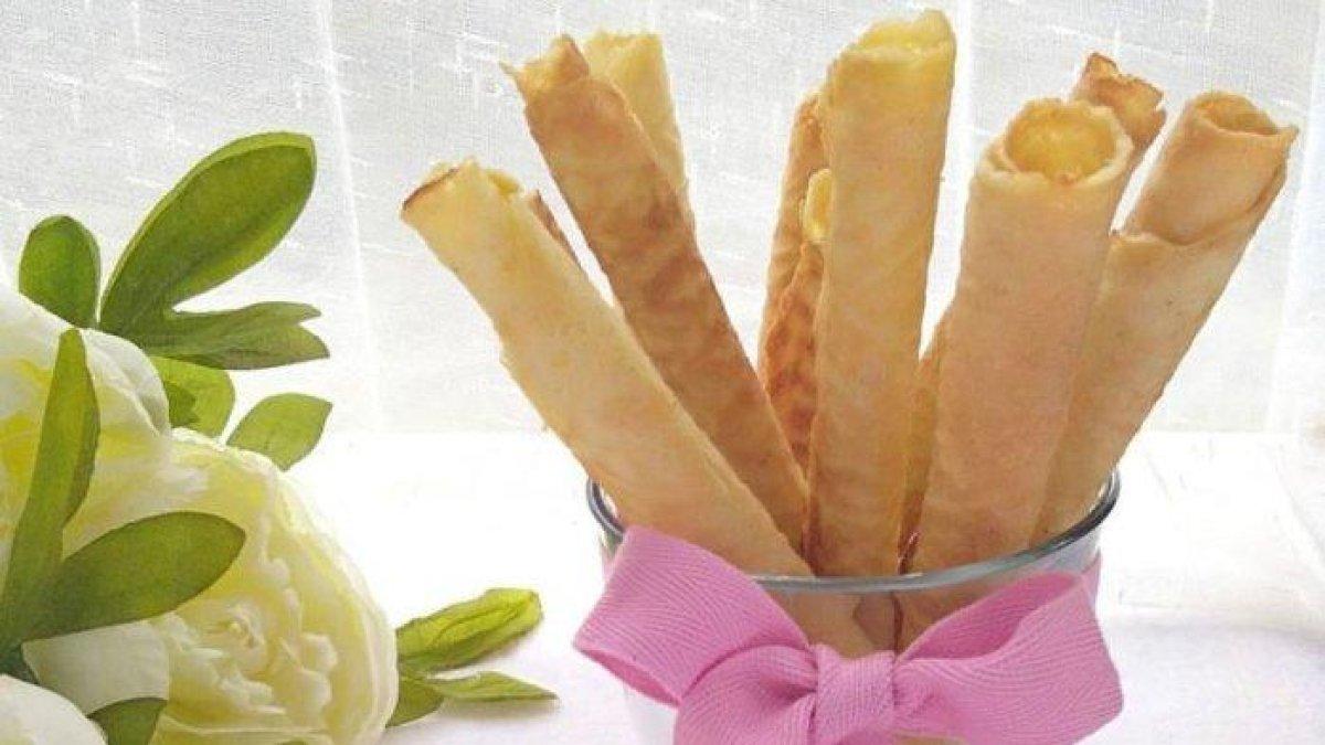 KULINER KHAS KLATEN - Ilustrasi camilan Kue Semprong yang enak dan manis, dijamin ketagihan.