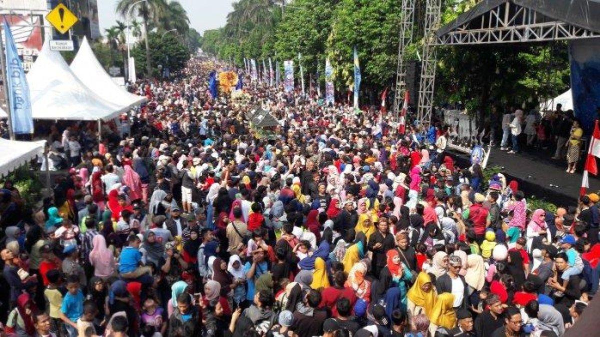 PROVINSI PALING PADAT - Ilustrasi keramain peduduk di suatu wilayah diunduh dari TribunnewsBogor.com pada Jumat (7/2/2025). Provinsi Jawa Barat menjadi wilayah dengan jumlah penduduk paling banyak se-Indonesia.