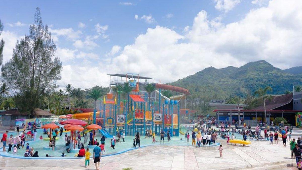 WISATA GARUT: Ilustrasi kolam renang anak dan orang dewasa di Taman Air Sabda Alam, Garut, Jawa Barat
