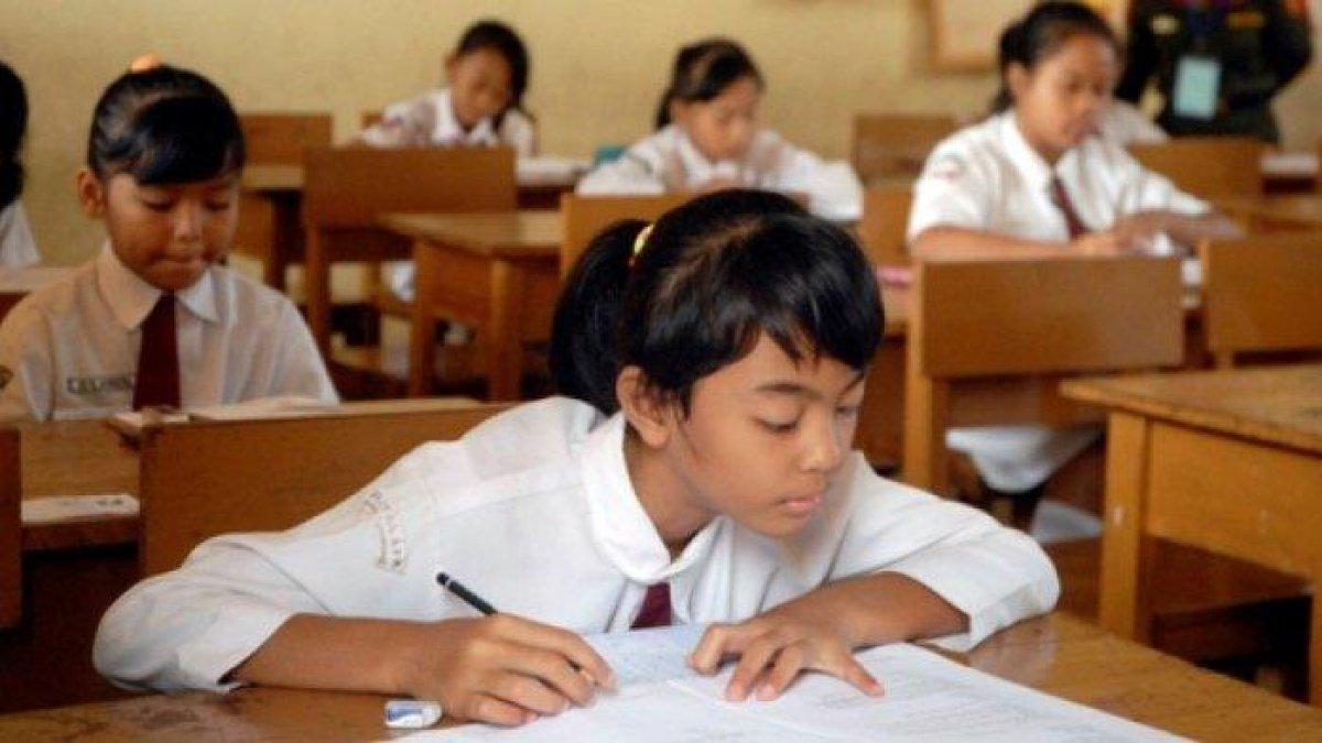 ILUSTRASI siswa belajar di kelas