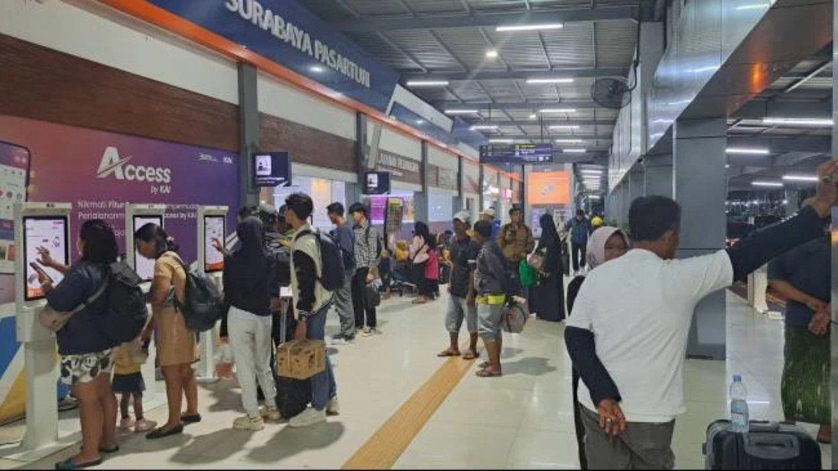 MUDIK GRATIS - Ilustrasi mudik menggunakan kereta api diunduh dari Dok. KAI DAOP 8 Surabaya Sabtu (15/2/2025). Menjelang Lebaran 2025, Pemerintah Provinsi Jawa Tengah (Pemprov Jateng) kembali menghadirkan program mudik gratis menggunakan moda kereta api.