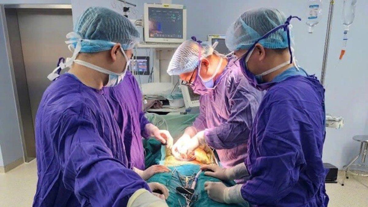 Ilustrasi pembedahan alat vital.