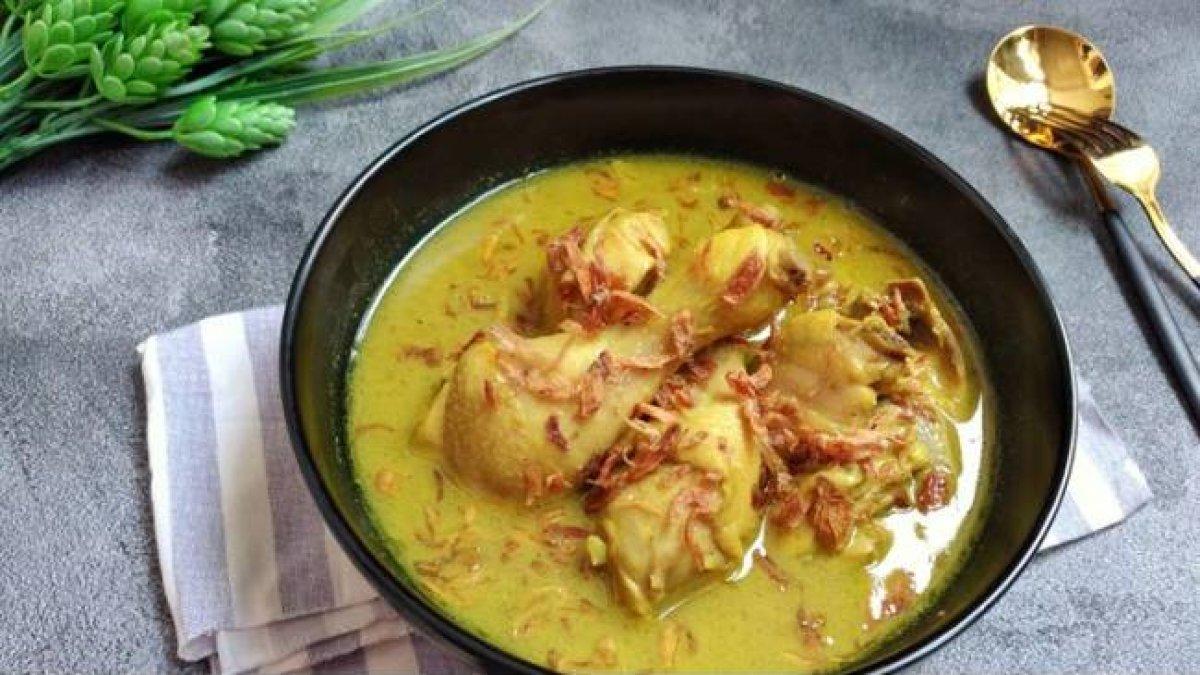 Ilustrasi resep opor ayam spesial Lebaran 2024.