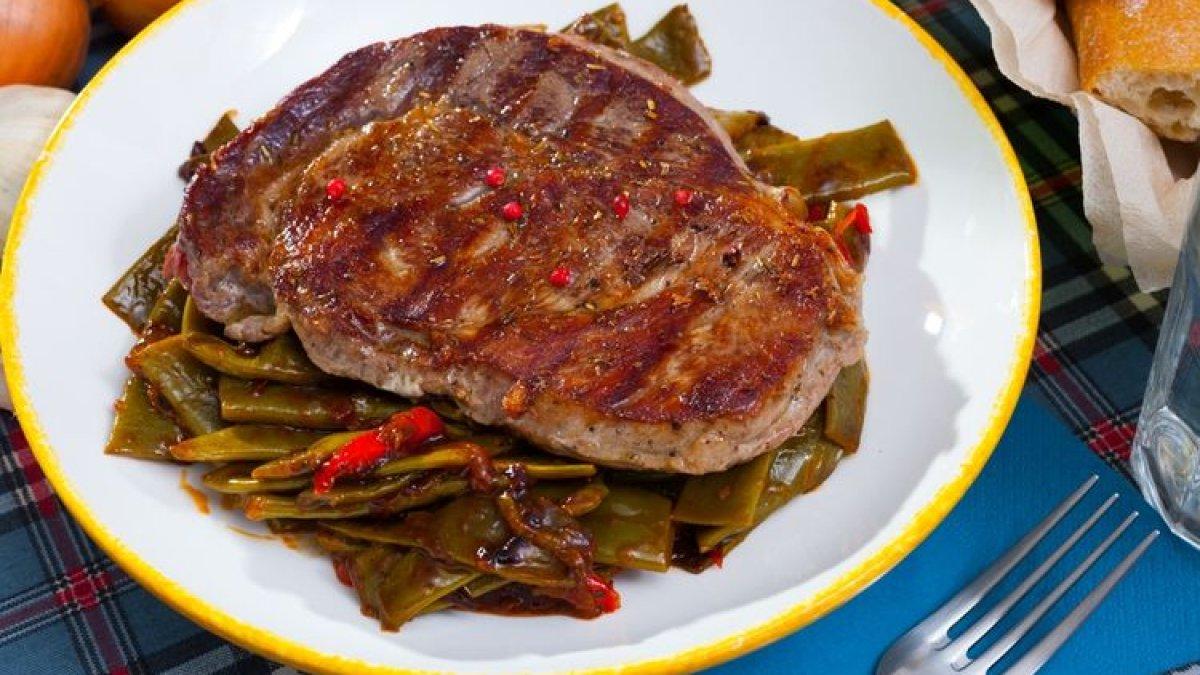Ilustrasi sirloin steak.