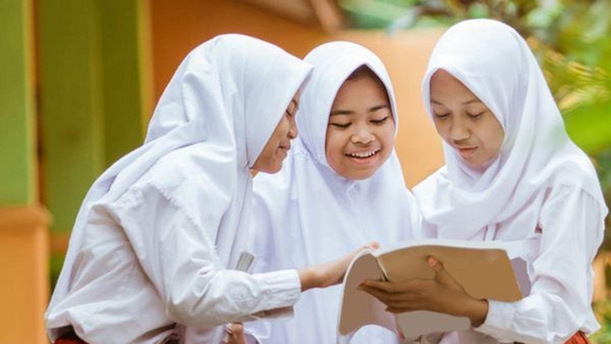 SISWA SD - Ilustrasi siswa SD diunduh dari Shutterstock.com Senin (24/2/2025). Cek jadwal libur sekolah selama bulan Ramadhan 2025.