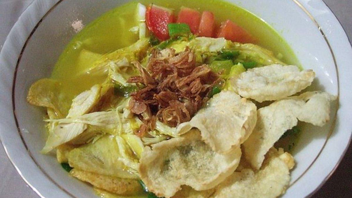 SOTO KLATEN - Ilustrasi soto ayam yang diunduh dari Wikimedia.com pada Senin (3/2/2025). Soto ayam merupakan makanan khas di Klaten, Jawa Tengah dan Sleman, Yogyakarta.