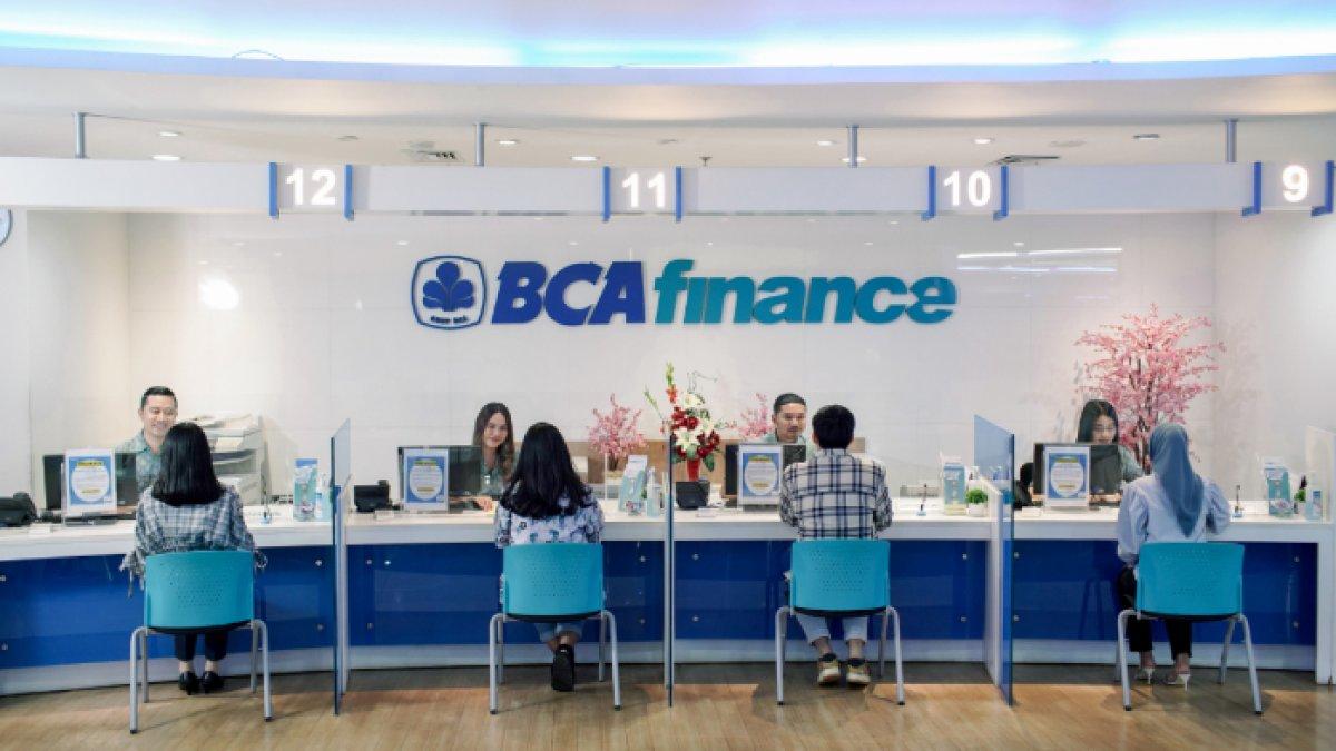 Ilustrasi suana kerja di BCA Finance.
