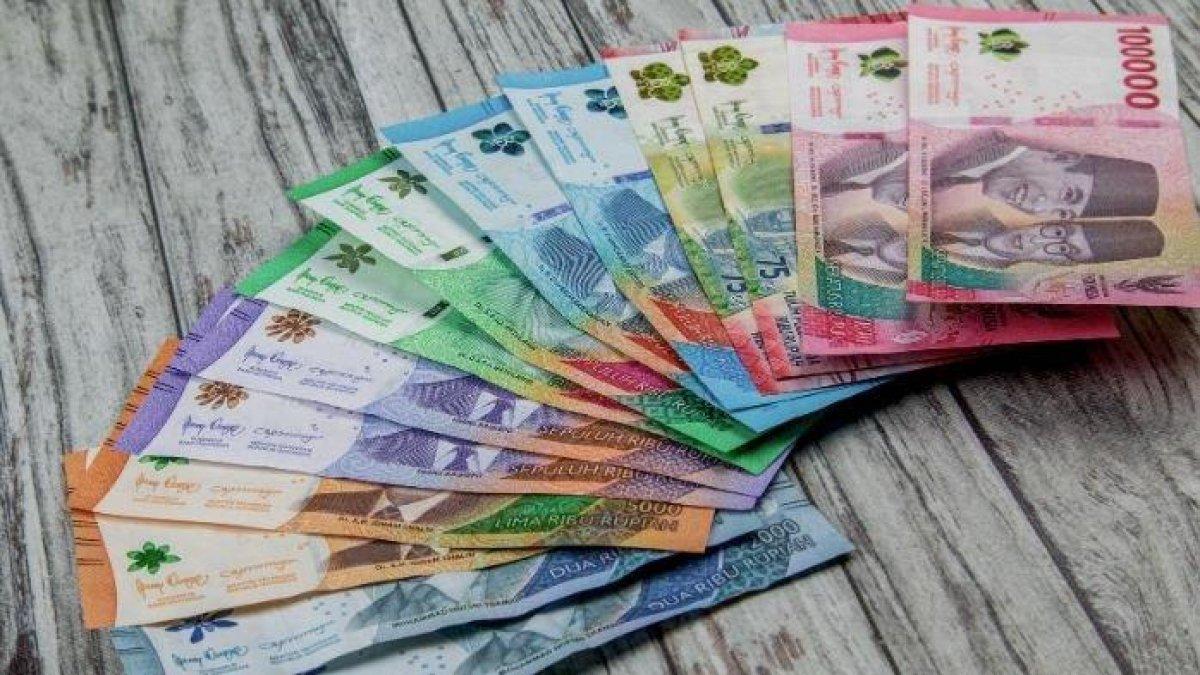 Ilustrasi uang rupiah --- sejumlah bantuan sosial (bansos) dari pemerintah akan cair pada bulan Desember 2023.