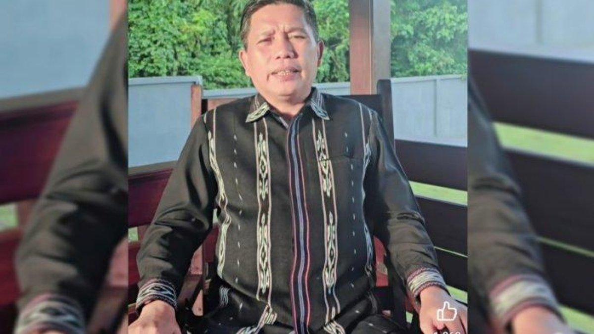 100 HARI KERJA - Pada laman Facebook Bodewin Wattimena, menyampaikan himbauan kepada Warga Kota Ambon terkait aktivitas pungutan liar di sejumlah titik kota, agar dapat segera dihentikan, Senin (19/5/2025).