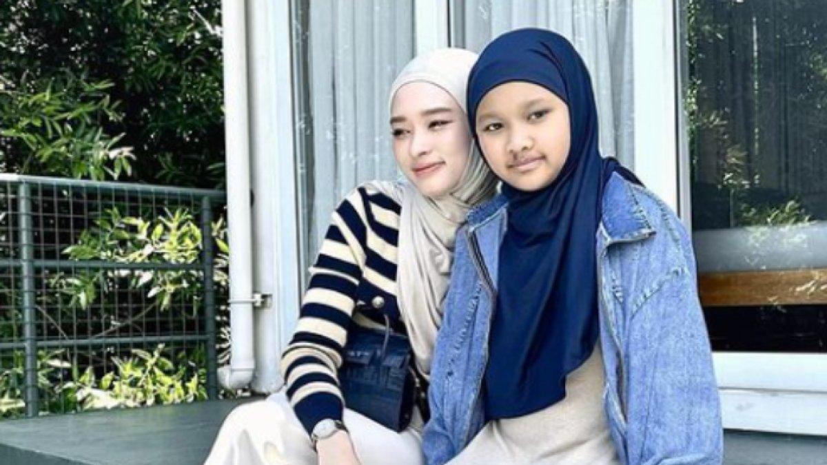 Inara Rusli bersama sang anak