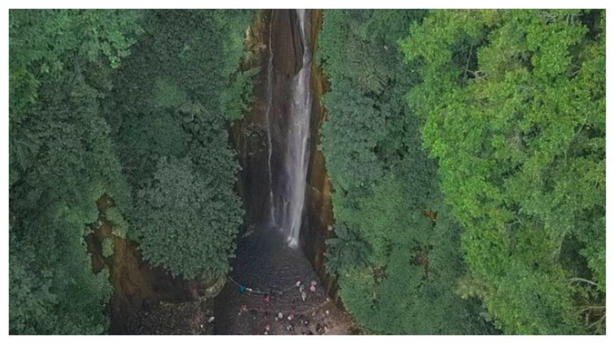 KEINDAHAN AIR TERJUN CANGGU - Air Terjun Coban Canggu di lereng Gunung Welirang, Mojokerto, menyuguhkan pesona alam yang asri dengan suasana sejuk dan udara pegunungan yang segar.