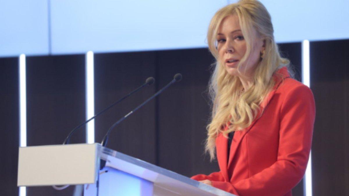 5 Pesona Ekaterina Mizulina, Disebut-sebut Pacar Vladimir Putin ...