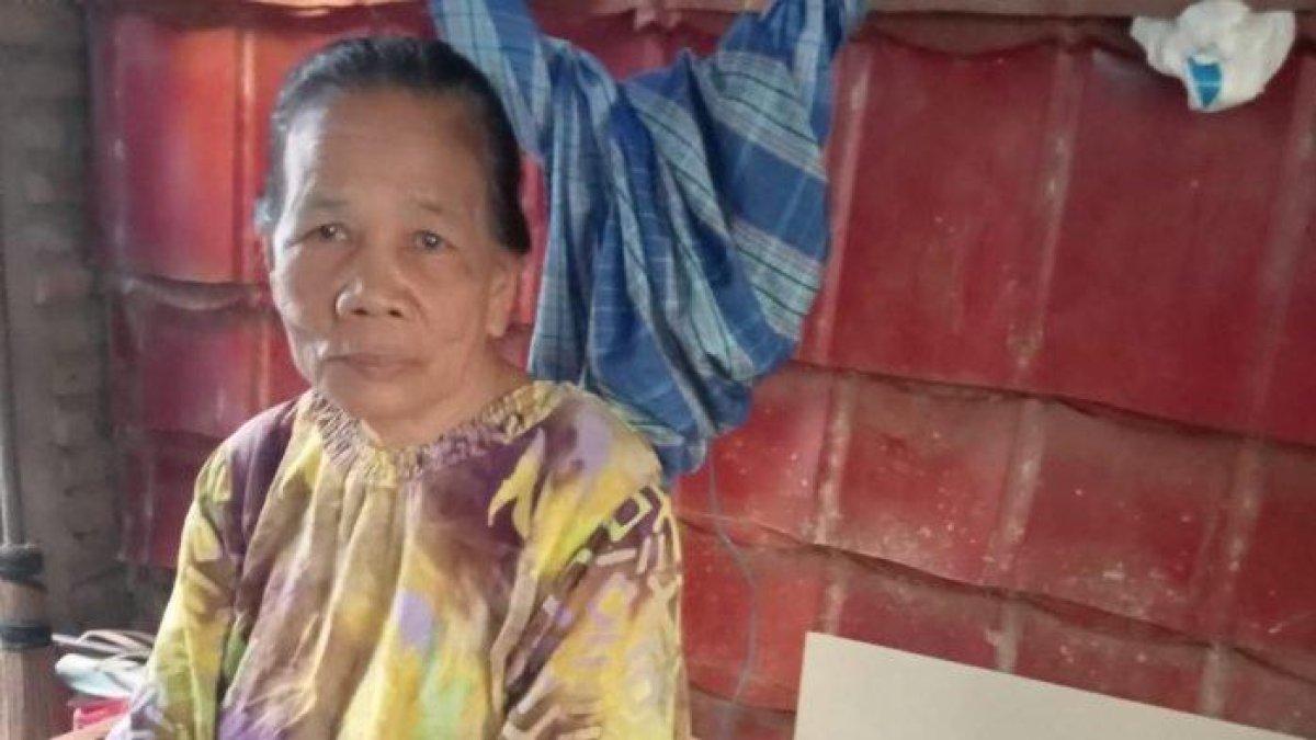 Inilah sosok Nenek Hadijah, penjual sapu lidi di Mamuju yang hidup sebatang kara di gubuk reyot, suami minggat dan anaknya merantau