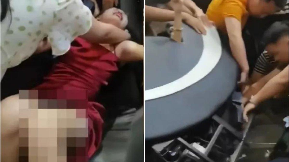 Insiden itu terjadi di salah satu stasiun kereta api di Chong Qing, China