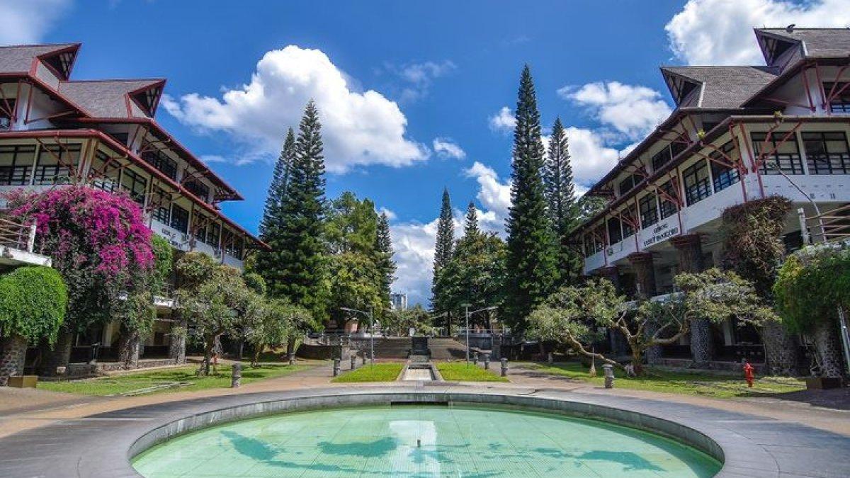 Institut Teknologi Bandung (ITB) menjadi universitas terbaik bidang Teknik versi EduRank 2023.
