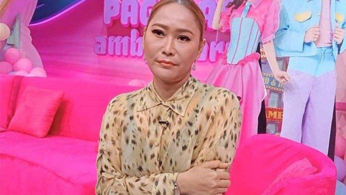 Inul Daratista belajar tak mau terlalu percaya orang, usai pegawainya bawa kabur uang dan mobil. Hal ini diungkapkannya saat ditemui di kawasan Mampang Prapatan Jakarta Selatan, Kamis (21/11/2024.