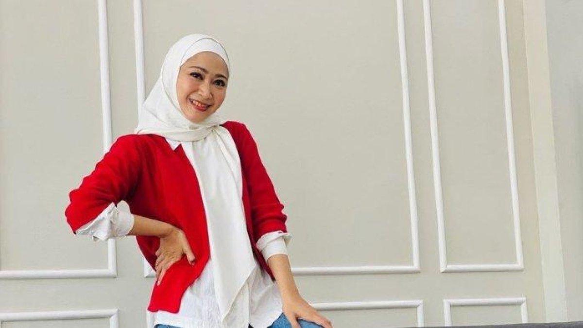 Ira Swara, seorang penyanyi.
