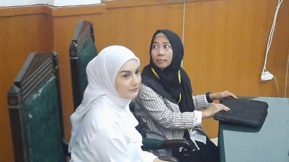 Irish Bella di Pengadilan Agama (PA) Depok, Kamis (23/11/2023). Ammar Zoni tak hadir di sidang perceraian.
