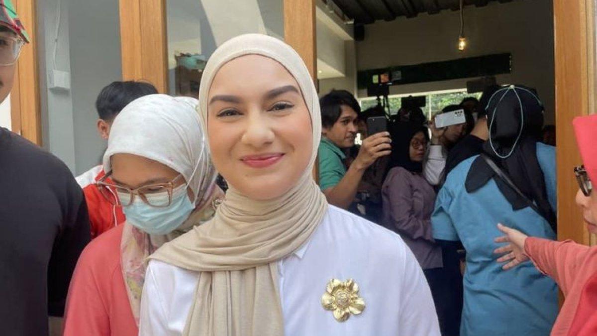 Artis Irish Bella membantah keputusannya menggugat cerai Ammar Zoni hanya karena kasus narkoba.