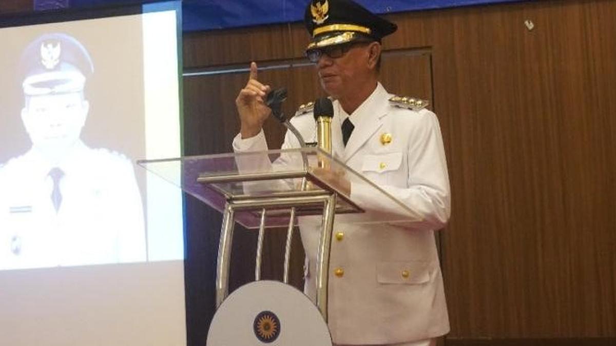 PROFIL KEPALA DAERAH - Ismet Mile saat berpidato pertama kali dihadapan jajaran Pemerintah Kabupaten Bone Bolango pada kegiatan Serah Terima Jabatan di The Acacia Hotel Jakarta, Kamis (20/2/2025).