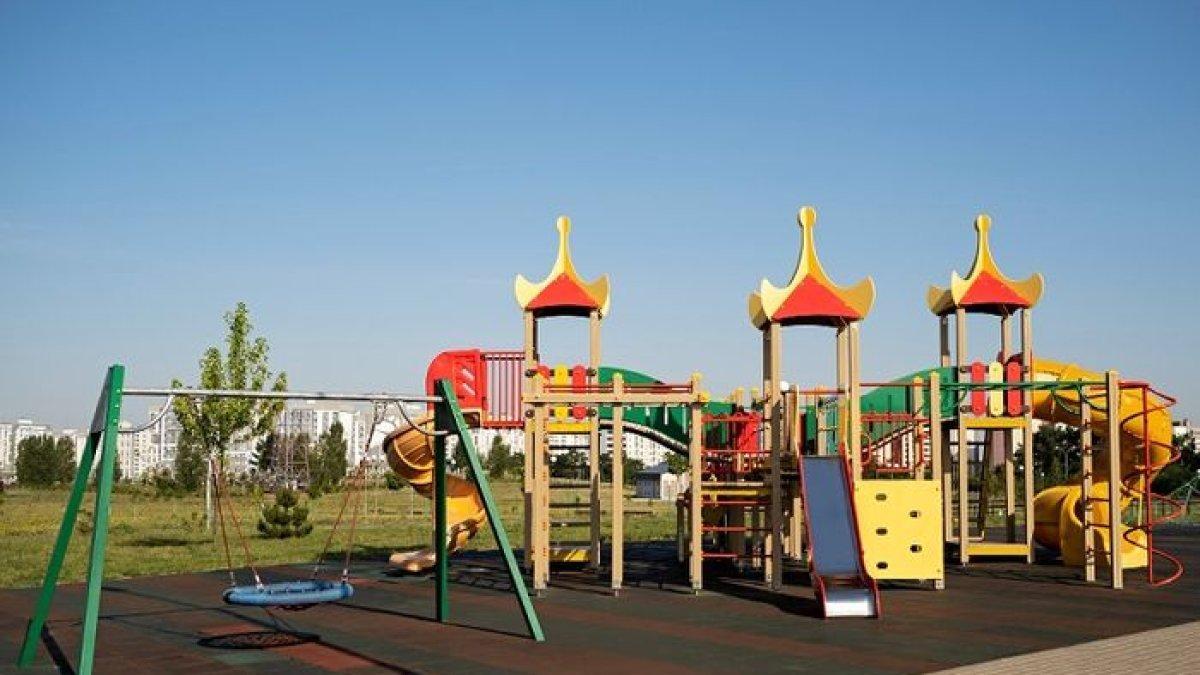 Tempat bermain dalam bahasa Jawa disebut dengan 'Bango'.