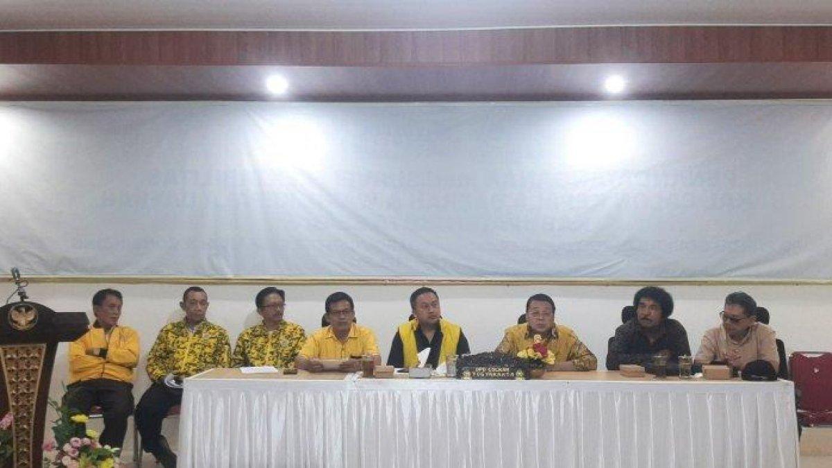 Jajaran DPD Golkar umumkan survei elektabilitas calon kepala daerah lima kabupaten/kota di Yogyakarta, Sabtu (8/6/2024)