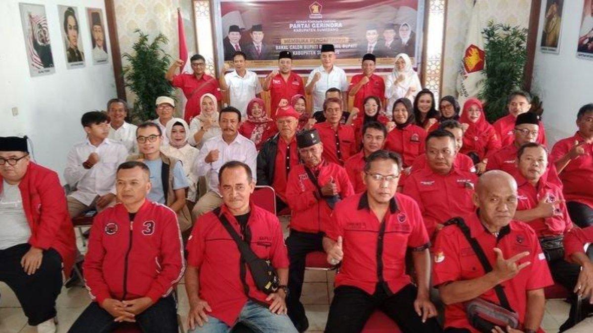 Jajaran pengurus PDIP bertandang ke Kantor DPC Gerindra Sumedang, Kamis (9/5/2024).