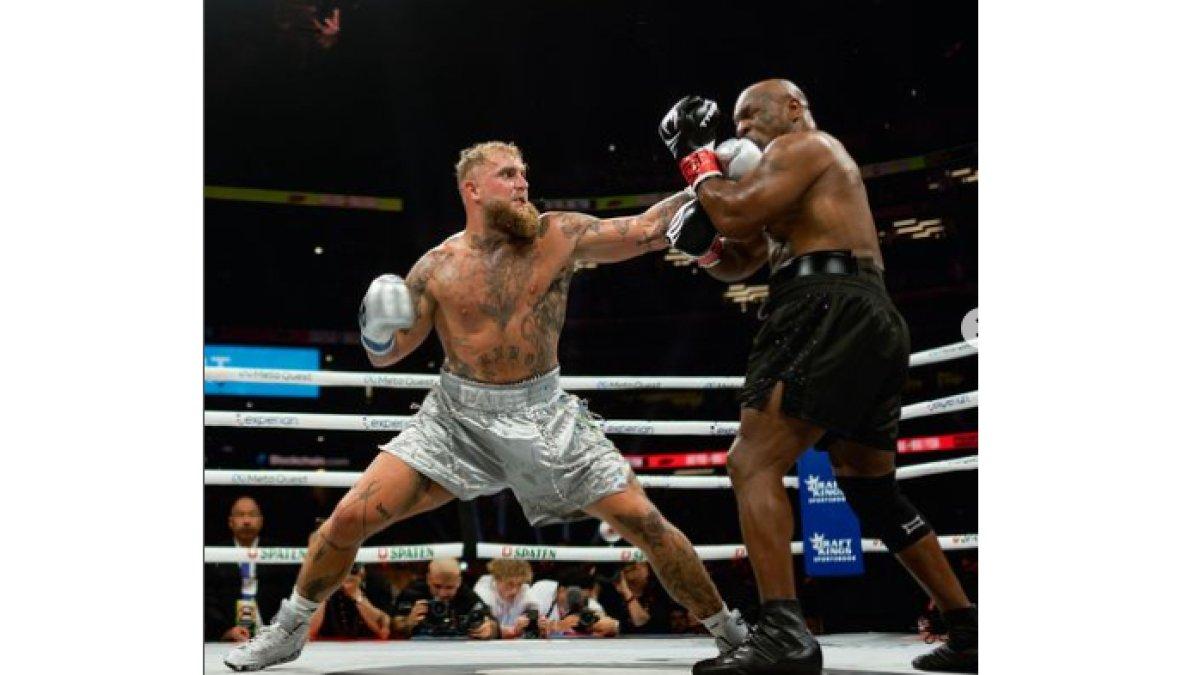 Jake Paul melawan Mike Tyson
