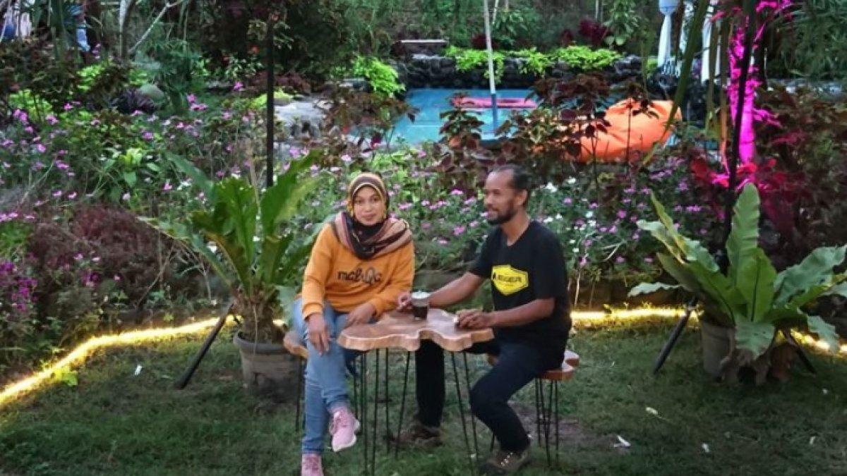WISATA MUNTILAN - Potret pengunjung bersantai di Javanica Park disadur dari Kompas.com pada Senin (10/3/2025). Javanica Park berada di Muntilan, Magelang, Jawa Tengah.