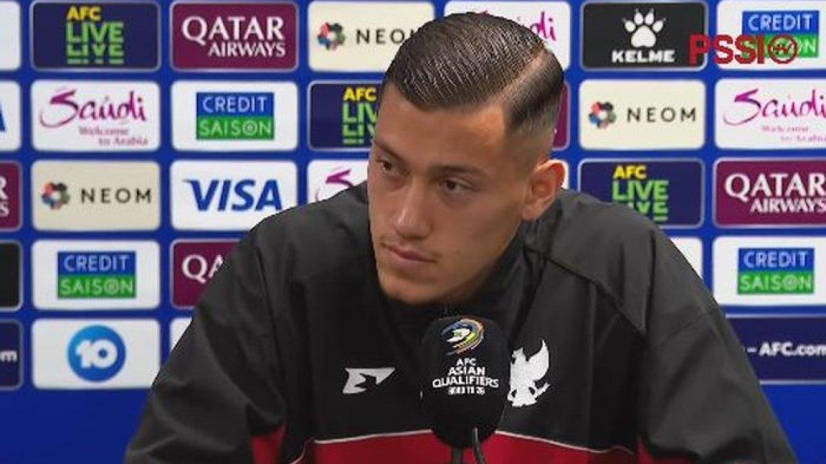 BANG JAY - Jay Idzes saat konferensi pers jelang laga Australia Vs Timnas Indonesia di Sydney Football Stadium pada Rabu (19/3/2025). Jay Idzes sanjung Rizky Ridho.