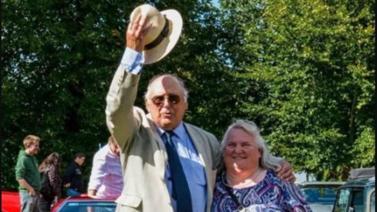 Jeffrey dan Sian Edwards tidak menyangka hiasan taman itu adalah bom hidup