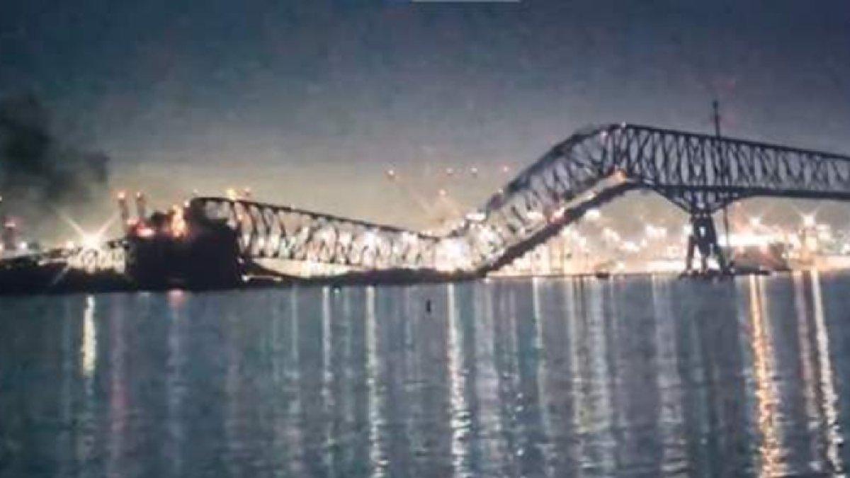Jembatan Francis Scott Key di Kota Baltimore, Amerika Serikat, ambruk setelah sebuah kapal menabraknya.
