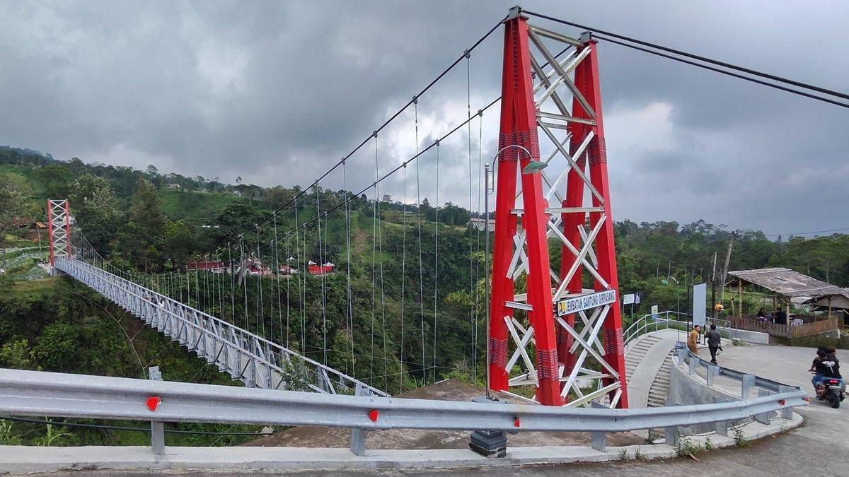 Jembatan gantung Girpasang, Desa Tegalmulyo, Kecamatan Kemalang, Klaten.