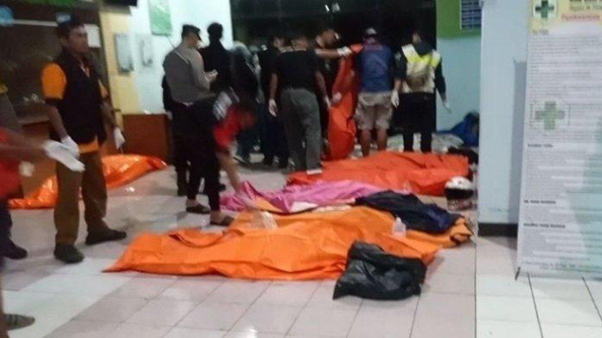 Jenazah korban kecelakaan maut di Ciater, Subang, Jawa Barat, Sabtu (11/5/2024) malam. (Tribun Jabar/Ahya Nurdin)