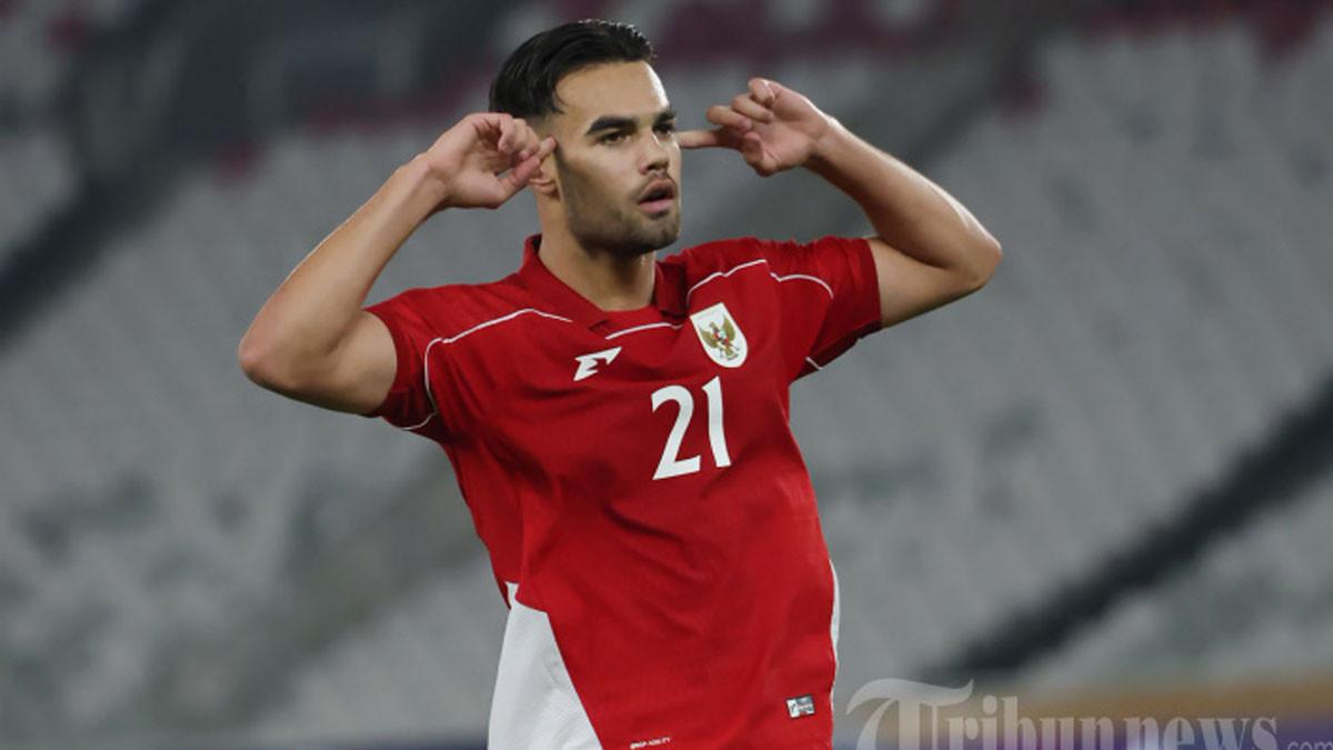 PIALA AFF U23 - Selebasi Pesepak bola Timnas U-23 Indonesia, Jens Raven setelah menjebol gawang Timnas Brunei Darussalam pada pertandingan penyisihan Grup A Piala AFF U-23 di Stadion Utama Gelora Bung Karno (SUGBK), Jakarta, Selasa (15/7/2025). Timnas U23 Indonesia melumat Brunei Darussalam dengan skor 8-0. Foto diambil menggunakan kamera Canon EOS R1 dengan lensa RF 100-500mm.