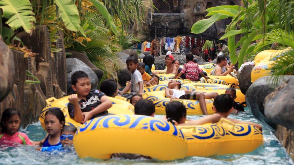 WISATA AIR - Potret Jepara Ocean Park diambil dari website pada Minggu (4/5/2025). Jepara Ocean Park terletak di Kecamatan Mlonggo, Kabupaten Jepara, Jawa Tengah.